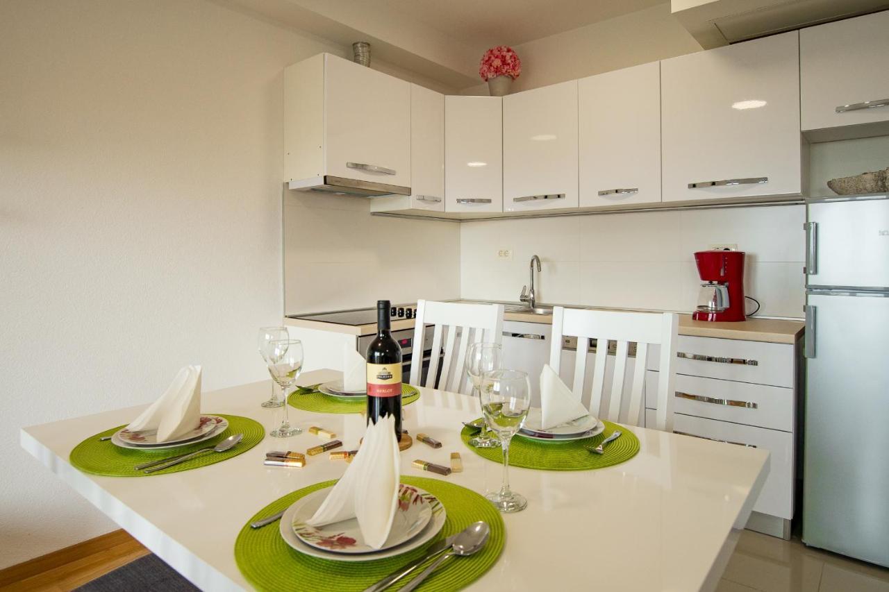 Apartments Mattea Makarska Bagian luar foto