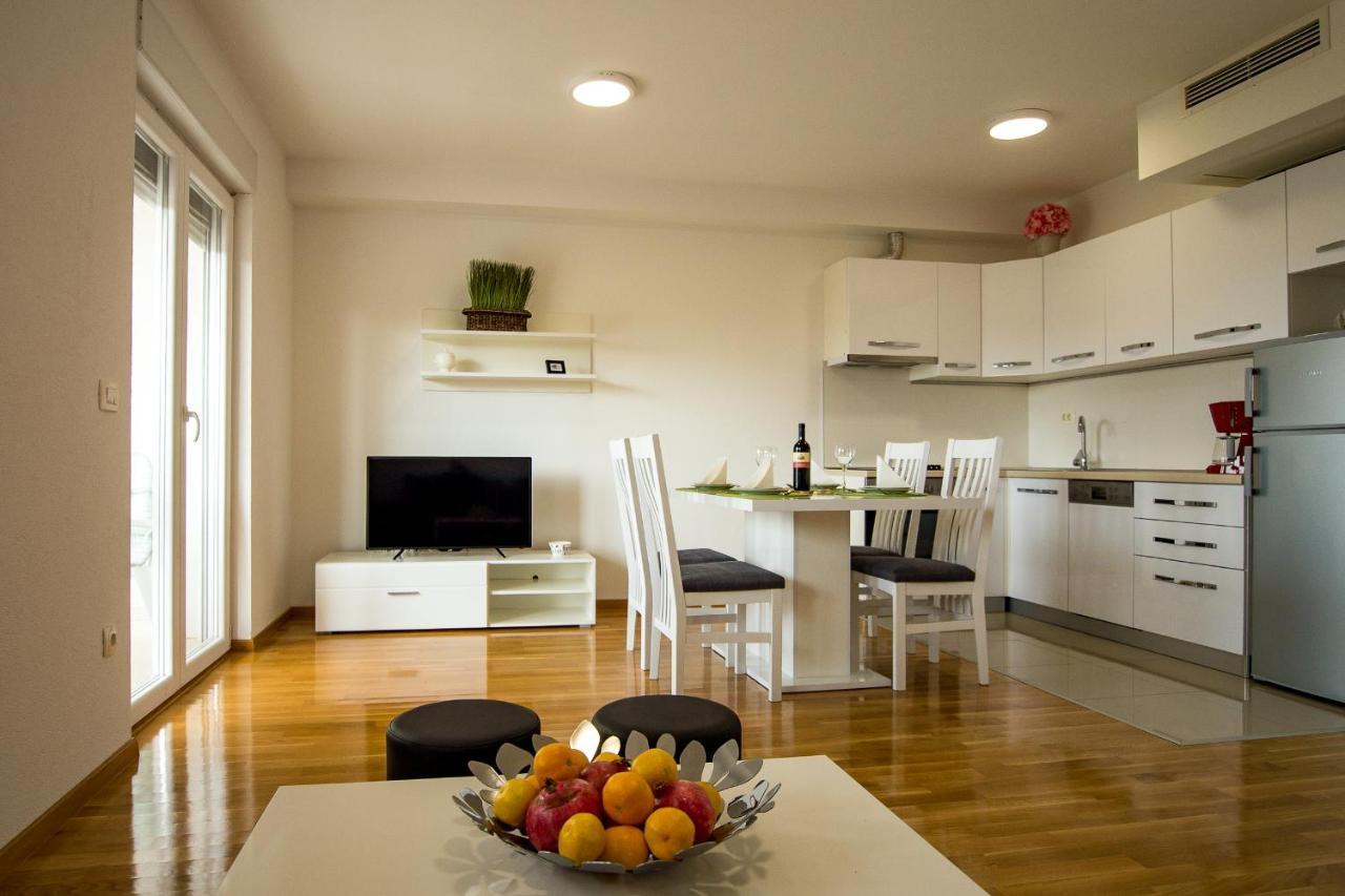 Apartments Mattea Makarska Bagian luar foto