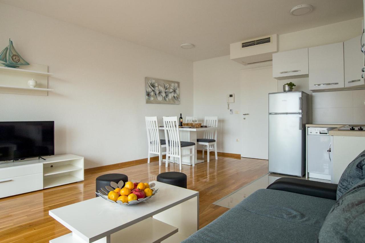 Apartments Mattea Makarska Bagian luar foto