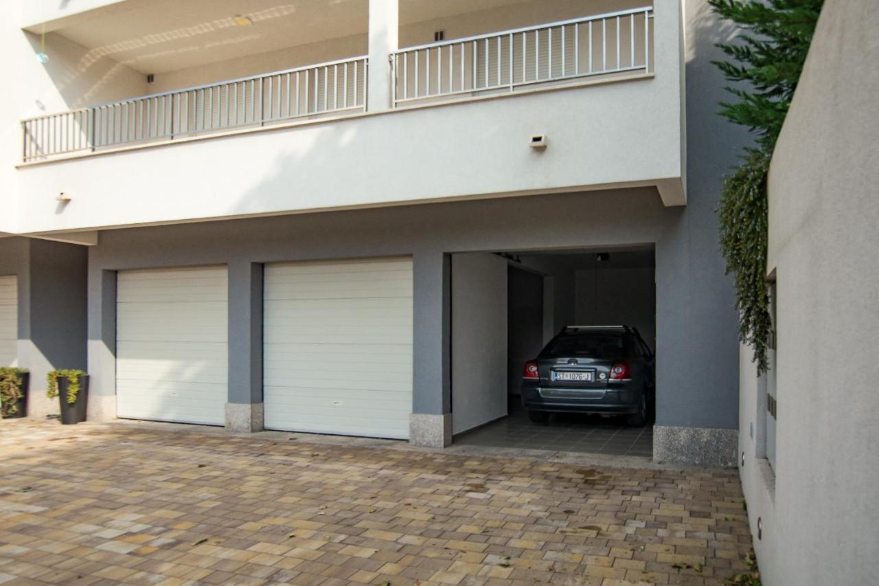 Apartments Mattea Makarska Bagian luar foto
