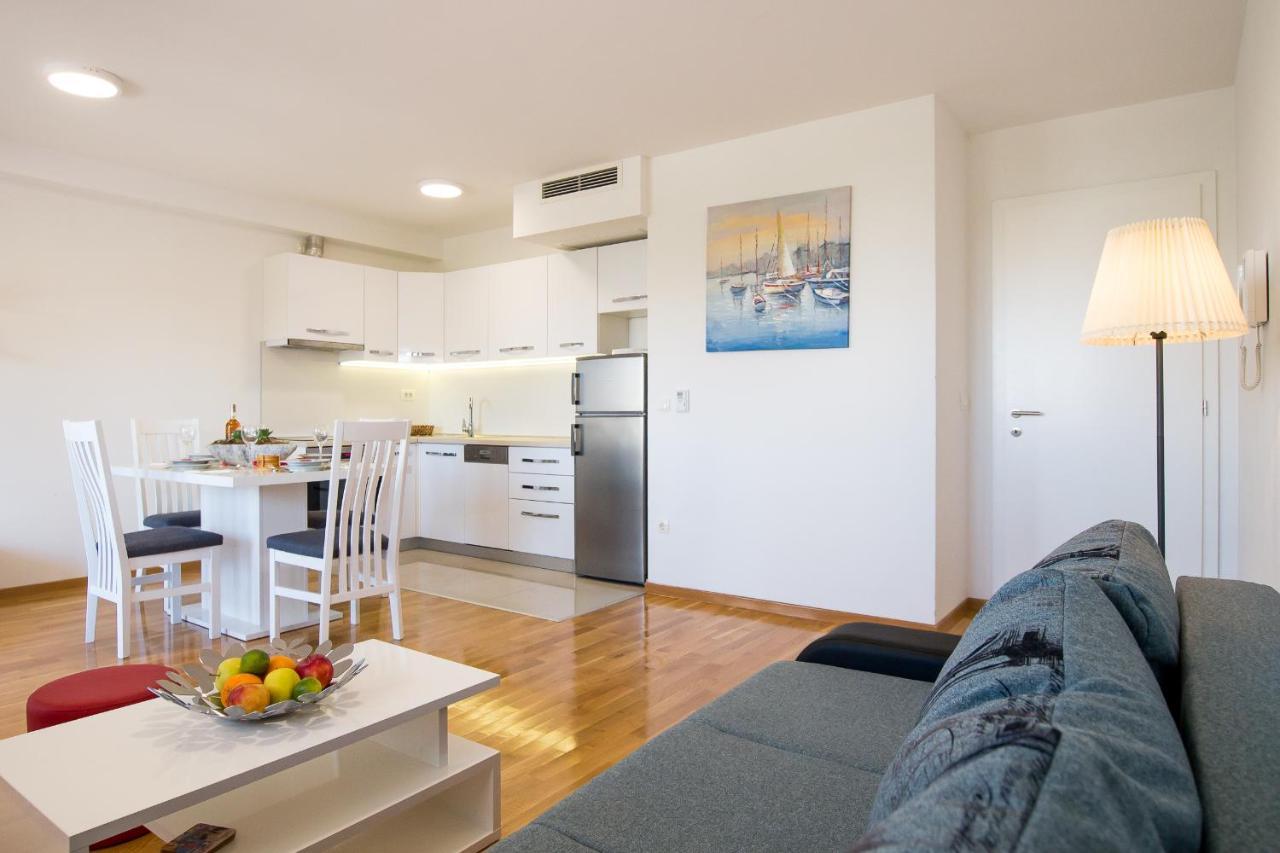 Apartments Mattea Makarska Bagian luar foto