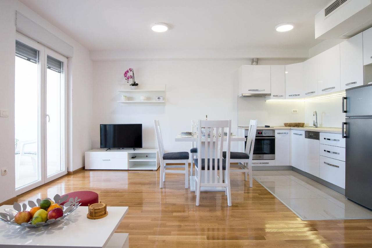 Apartments Mattea Makarska Bagian luar foto