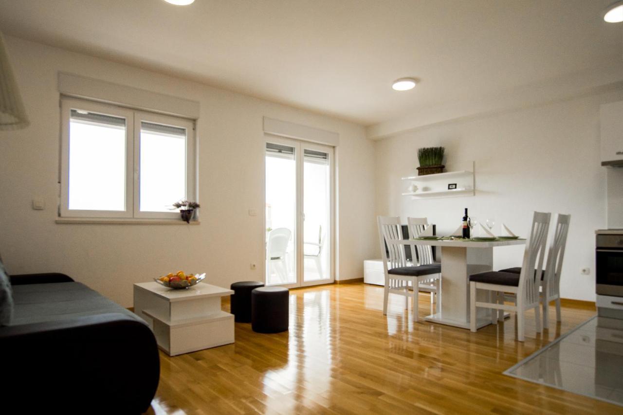 Apartments Mattea Makarska Bagian luar foto