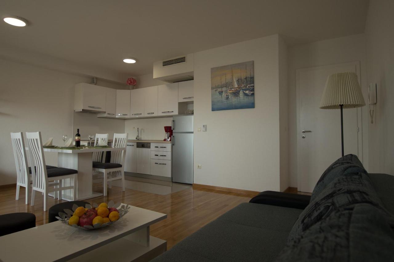 Apartments Mattea Makarska Bagian luar foto