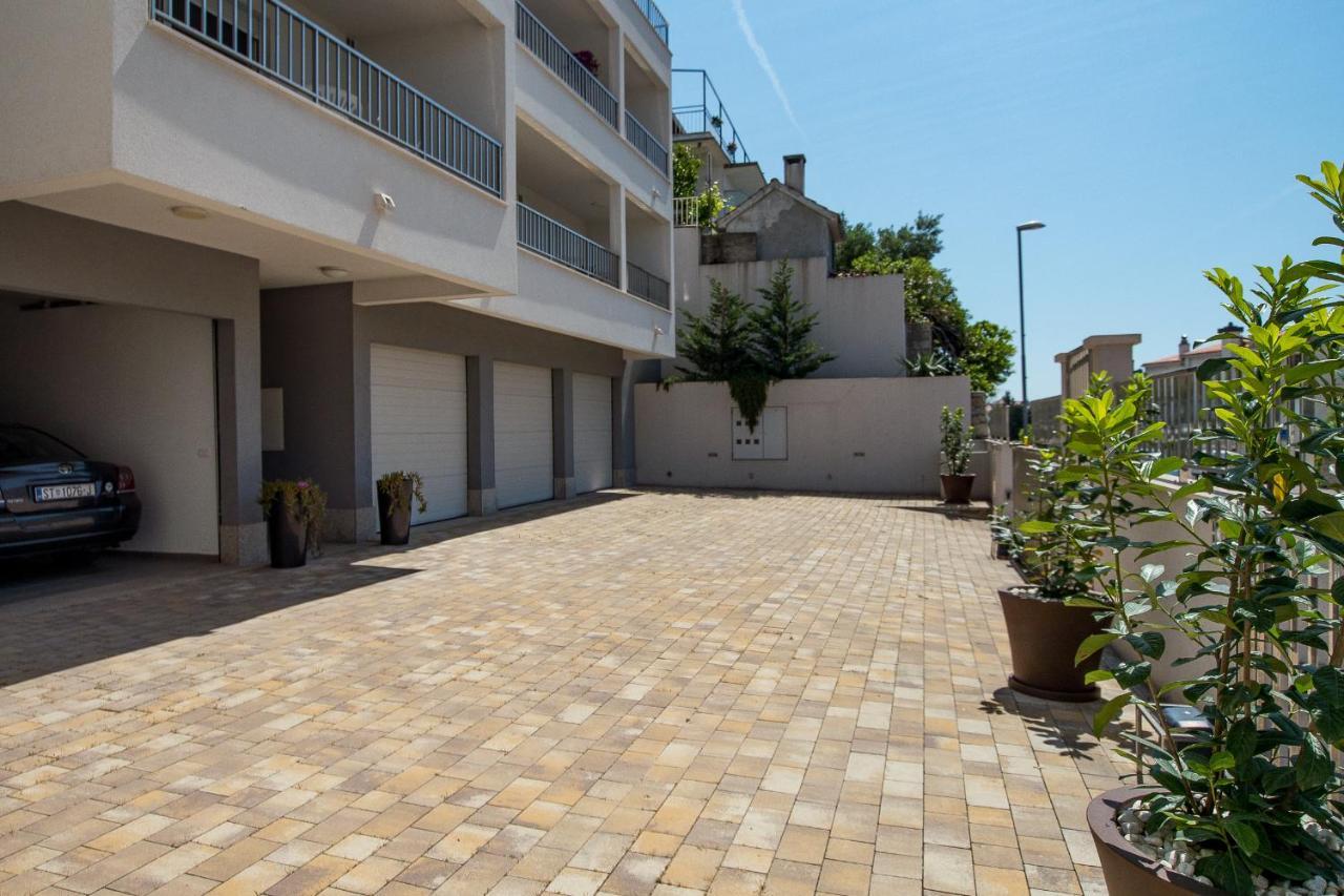 Apartments Mattea Makarska Bagian luar foto